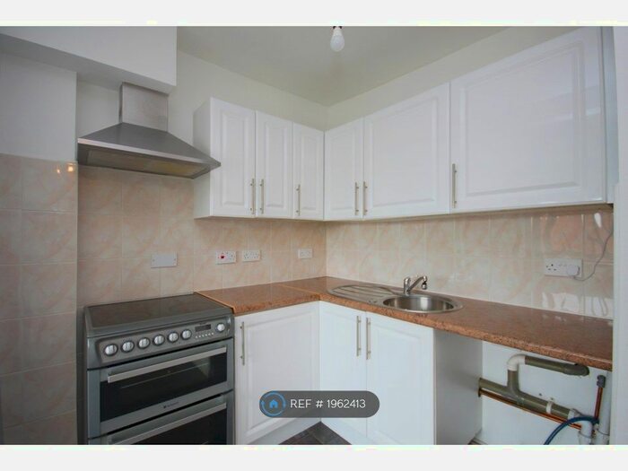 1 Bedroom Flat To Rent In Cambridge Road, New Malden, KT3
