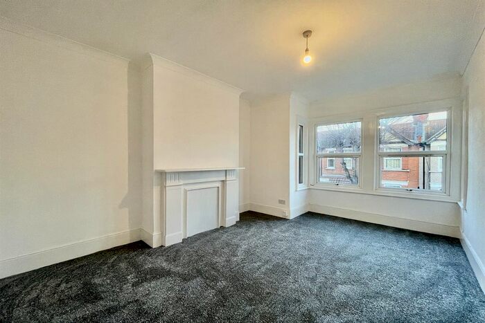 3 Bedroom Flat To Rent In Princes Street, Southend-On-Sea, SS1