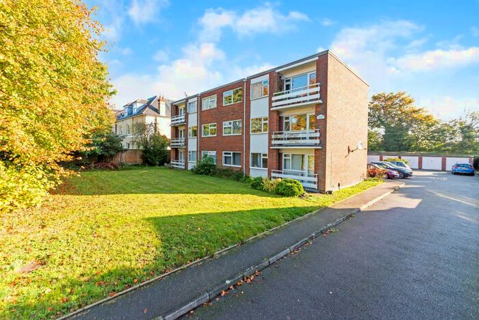 2 Bedroom Ground Flat To Rent In Pebworth Court, Ladbroke Road, Redhill, RH1