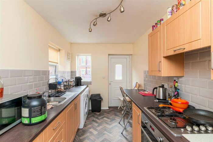 3 Bedroom Flat To Rent In Stratford Grove West, Heaton, Newcastle Upon Tyne, NE6