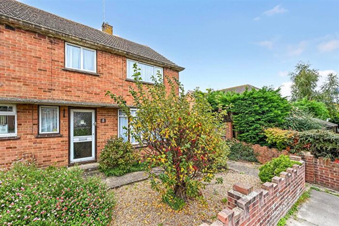 3 Bedroom Semi-Detached House For Sale In John Arundel Road, Chichester, PO19