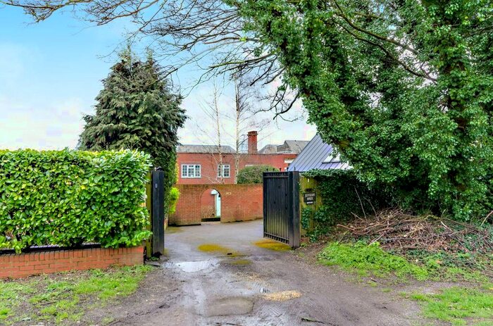 4 Bedroom Detached House To Rent In Hogs Back, Guildford, GU3