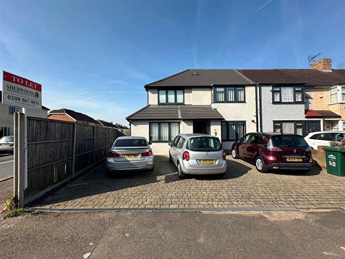 1 Bedroom Flat To Rent In Long Lane, Stanwell, Staines, TW19