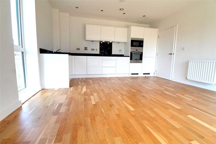 2 Bedroom Flat For Sale In Hampden Road, London, N8