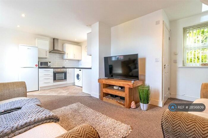 1 Bedroom Flat To Rent In Old Town - Two Floors & Garage, Swindon, SN1