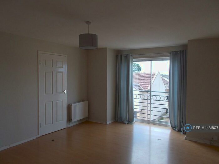 2 Bedroom Flat To Rent In Niddrie Marischal Place, Edinburgh, EH16