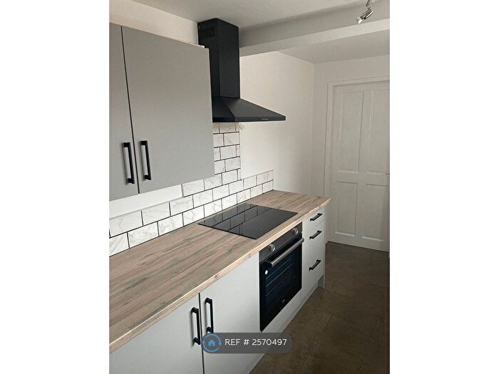 3 Bedroom Flat To Rent In Low Fell, Newcastle Upon Tyne, NE8