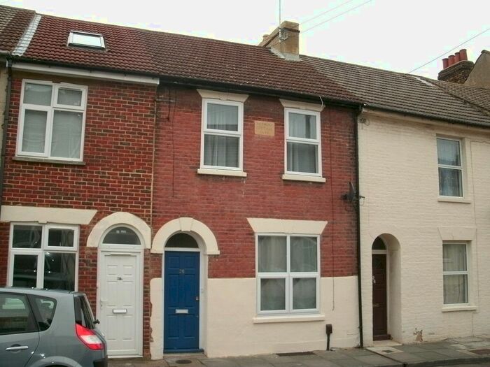 1 Bedroom Flat To Rent In East Street, Chatham, ME4