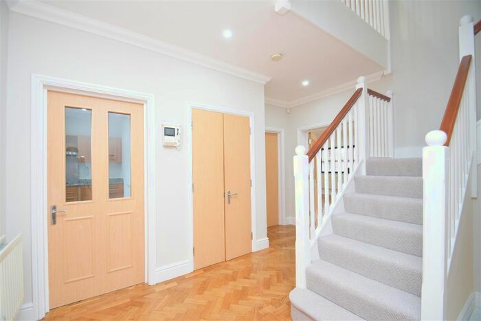 4 Bedroom Flat To Rent In Monterey Lodge, Frithwood Avenue, Northwood HA6