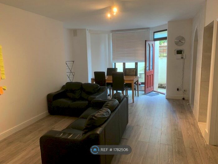 2 Bedroom Flat To Rent In St. Columbas Close, Coventry, CV1