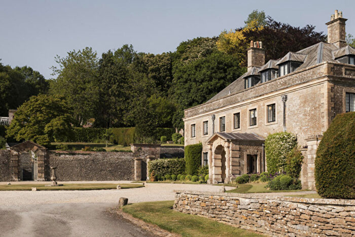 3 Bedroom Flat For Sale In Kingsdon, Redlynch Park, Bruton, Somerset, BA10