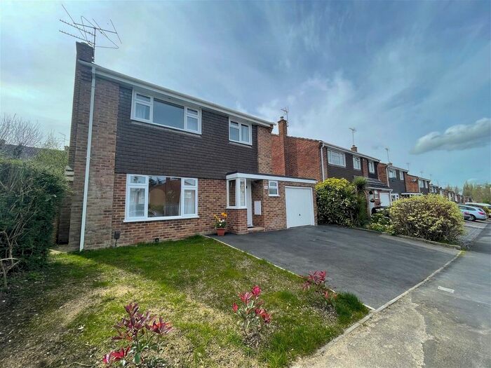 4 Bedroom Detached House To Rent In New Road, Newbury, RG14