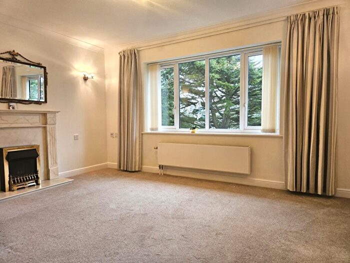 2 Bedroom Retirement Property For Sale In Lindsay Road, Poole, BH13
