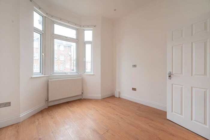 7 Bedroom House To Rent In High Street, Plaistow, London, E13