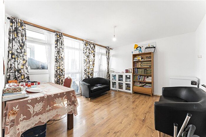2 Bedroom Flat To Rent In Bromley High Street, London, E3