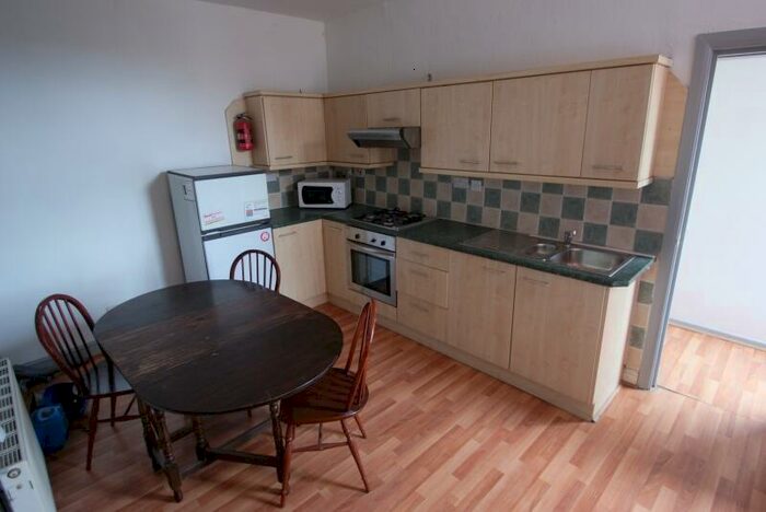 3 Bedroom Flat To Rent In Woodsley Road, Hyde Park, Leeds, LS3