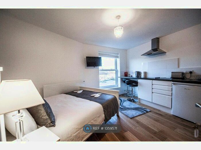 1 Bedroom Flat To Rent In High Road, Loughton, IG10