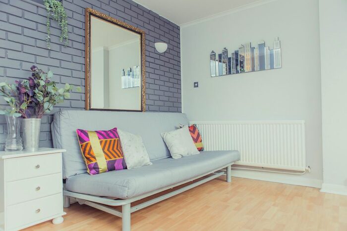 Studio To Rent In Dapdune Road, Guildford, GU1