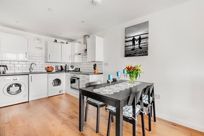 2 Bedroom Flat For Sale In Grenfell Road, Mitcham, CR4