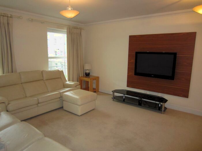 3 Bedroom Terraced House To Rent In South College Street, Aberdeen, AB11