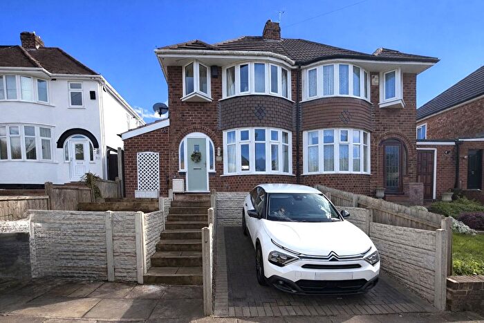 3 Bedroom Semi Detached House For Sale In Lindsworth Road, Birmingham, West Midlands, B30