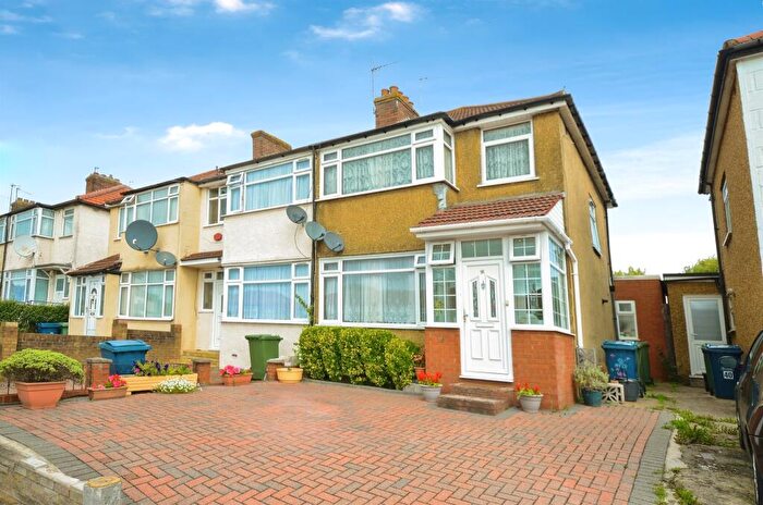 3 Bedroom End Of Terrace House For Sale In Turner Road, Edgware, HA8