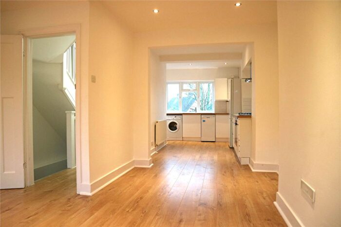 2 Bedroom Flat To Rent In Richmond Road, Kingston Upon Thames, Greater London, KT2