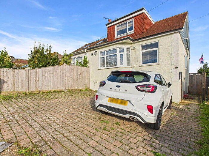 3 Bedroom Chalet For Sale In Lewis Road, Lancing, BN15
