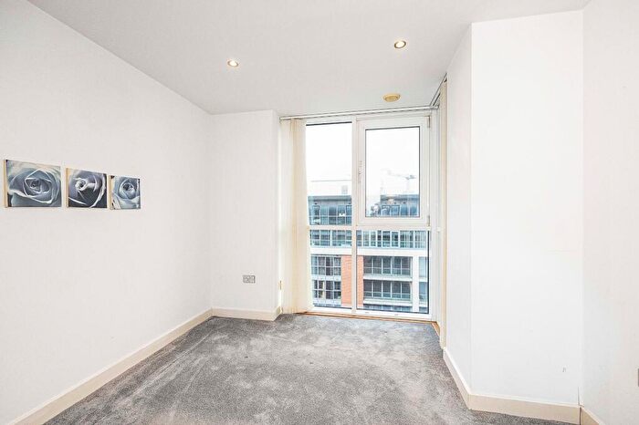 2 Bedroom Duplex To Rent In Western Gateway, Adriatic Apartments, E16