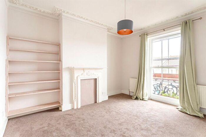 1 Bedroom Apartment To Rent In Roundhill Crescent, Brighton, East Sussex, BN2