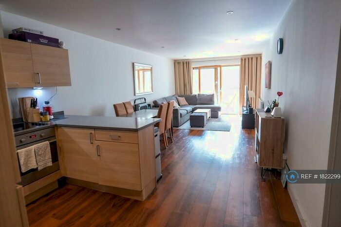 2 Bedroom Flat To Rent In Pinnacle House, London, NW9