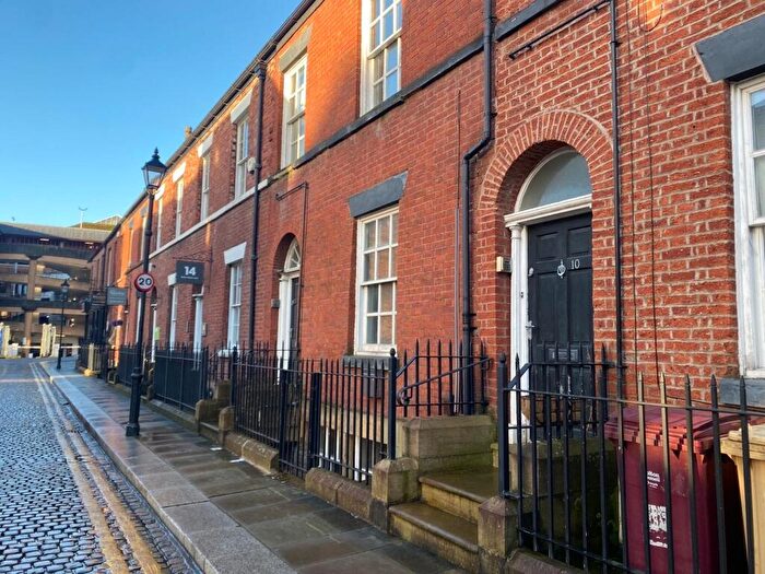 3 Bedroom Flat To Rent In Bark Street East, Bolton, BL1