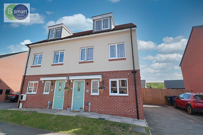 3 Bedroom Semi-Detached House For Sale In Country Way, Woodlands, Doncaster, DN6