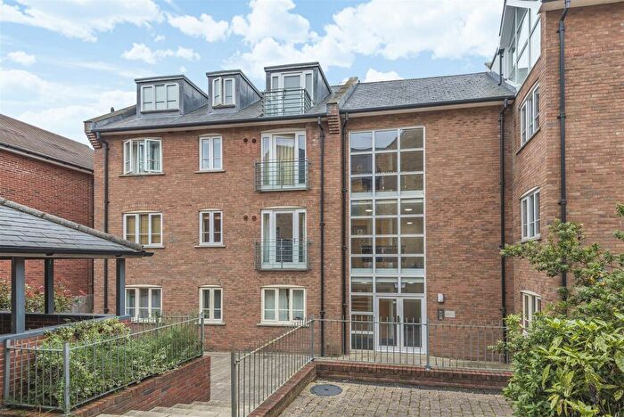 2 Bedroom Flat To Rent In Coopers Yard, Paynes Park, Hitchin, SG5