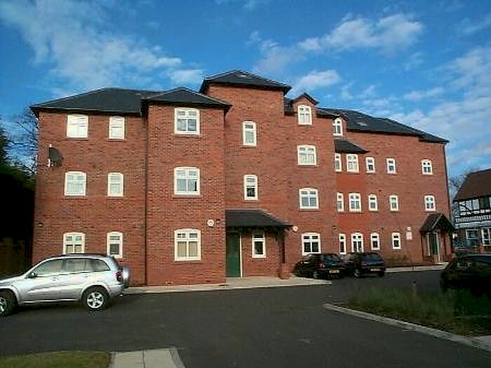 2 Bedroom Flat To Rent In Park Road, Timperley, Altrincham WA15