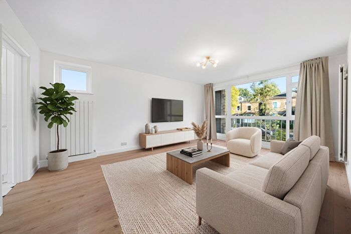 2 Bedroom Flat To Rent In Mount Avenue, Ealing, W5