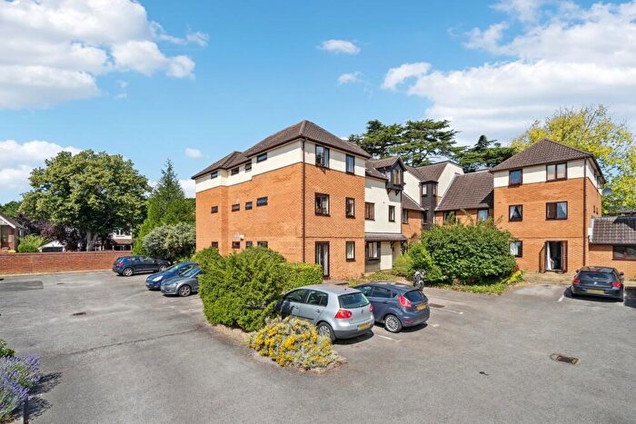 2 Bedroom Apartment For Sale In Close To Town & Station, Maidenhead, SL6