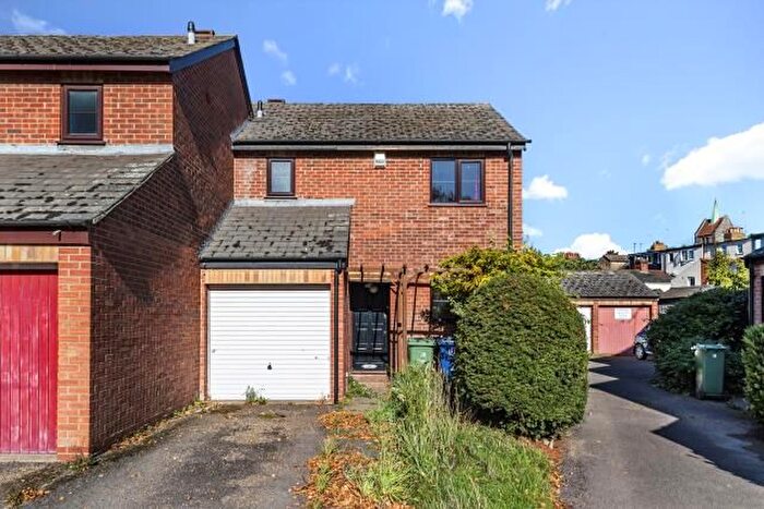 3 Bedroom Semi-Detached House To Rent In Eyot Place, Oxford, OX4