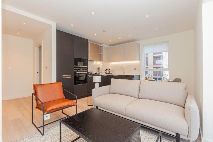 2 Bedroom Apartment To Rent In Winchat House, Alexandra Gate, N8