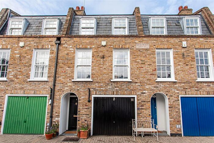 3 Bedroom Terraced House For Sale In Tredegar Mews, Mile End, E3