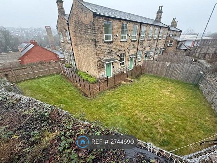 2 Bedroom Semi-Detached House To Rent In Bobbin Row, Leeds, LS12
