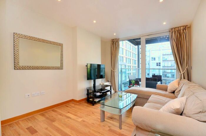 1 Bedroom Flat To Rent In Queenstown Road, Battersea Park, London, SW11