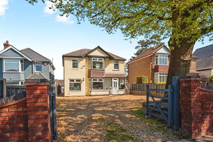 5 Bedroom Detached House For Sale In Lovedean Lane, Waterlooville, Hampshire, PO8