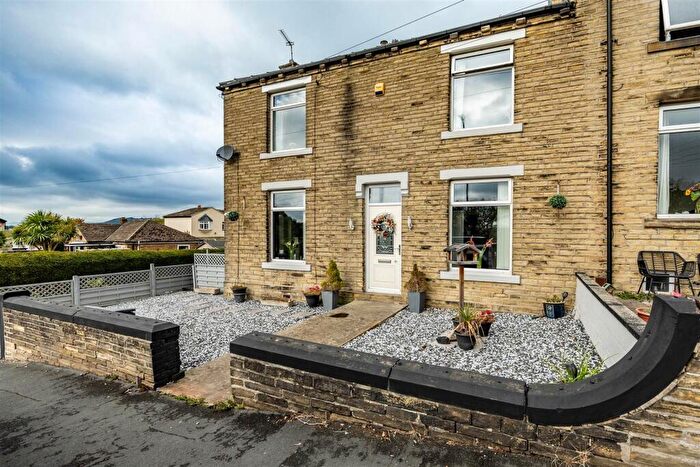 2 Bedroom House For Sale In Clifton Common, Brighouse, HD6