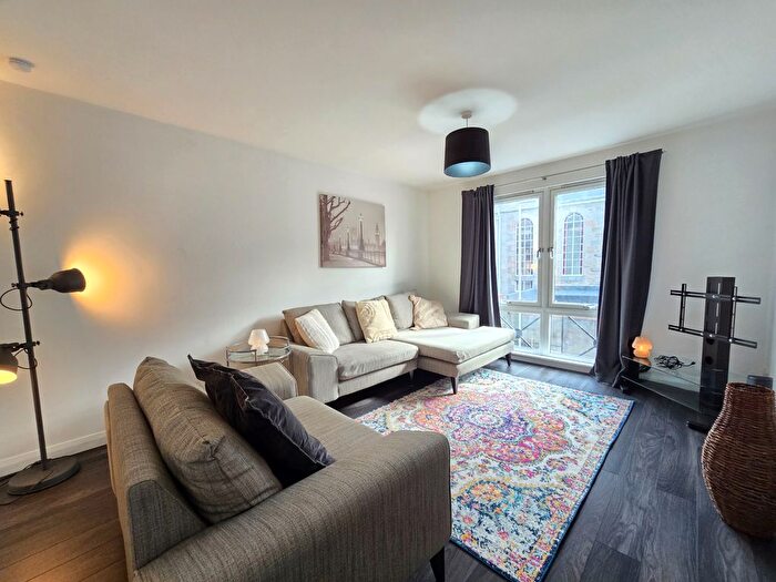 2 Bedroom Flat To Rent In Strawberry Bank Parade, City Centre, Aberdeen, AB11