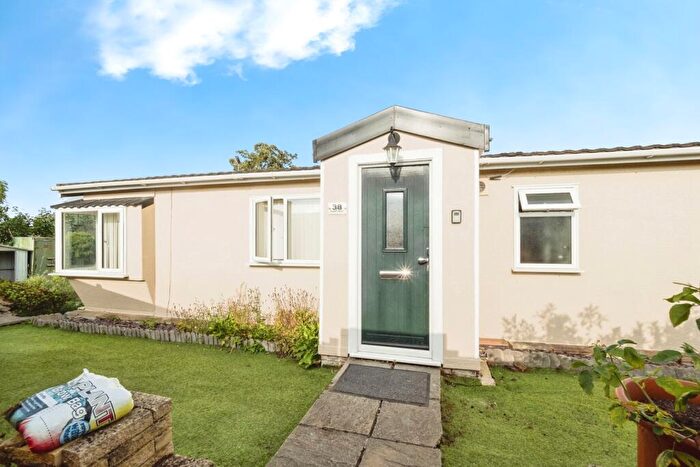 2 Bedroom Mobile Home For Sale In Sunset Drive, Havering-Atte-Bower, Romford, RM4