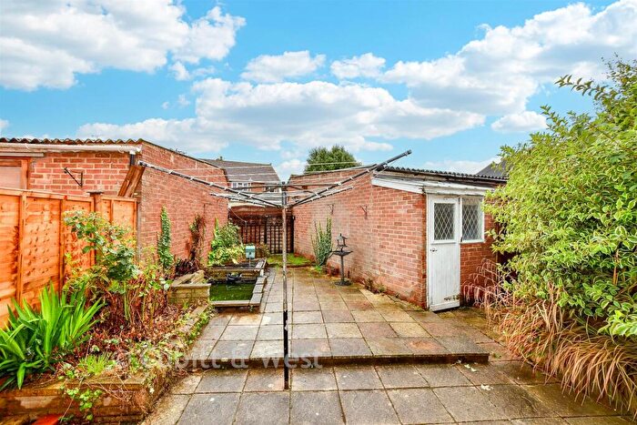 3 Bedroom Terraced House For Sale In Meyrick Road, Havant, Hampshire, PO9