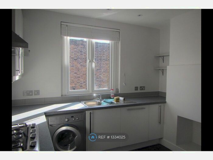 2 Bedroom Flat To Rent In Smeaton Road, London, SW18
