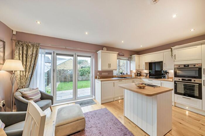 4 Bedroom Semi Detached House For Sale In Ripon Road, Killinghall, Harrogate, HG3