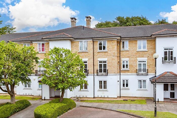 1 Bedroom Flat For Sale In Kingswood Drive, Sutton, Surrey, SM2